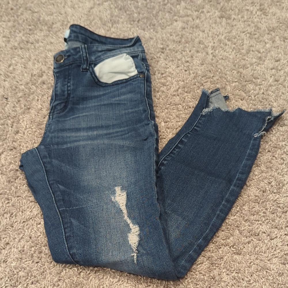 Judy Blue Ankle Cropped Distressed Blue Jeans